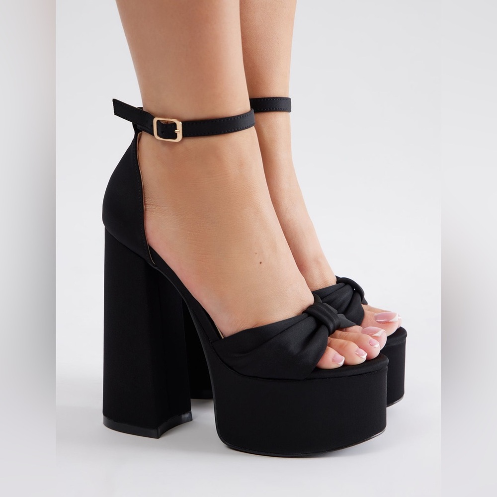 Fashion nova /Elegant Black Platform Heels size 5.5/ New White